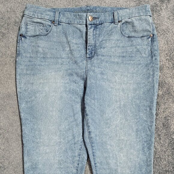 Chico's So Slimming Medallion Print Medium Wash Girlfriend Ankle Jeans Boho - Picture 5 of 10